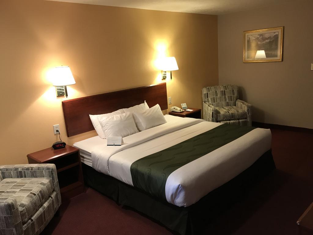 Standard King Room,413074368:JPEG